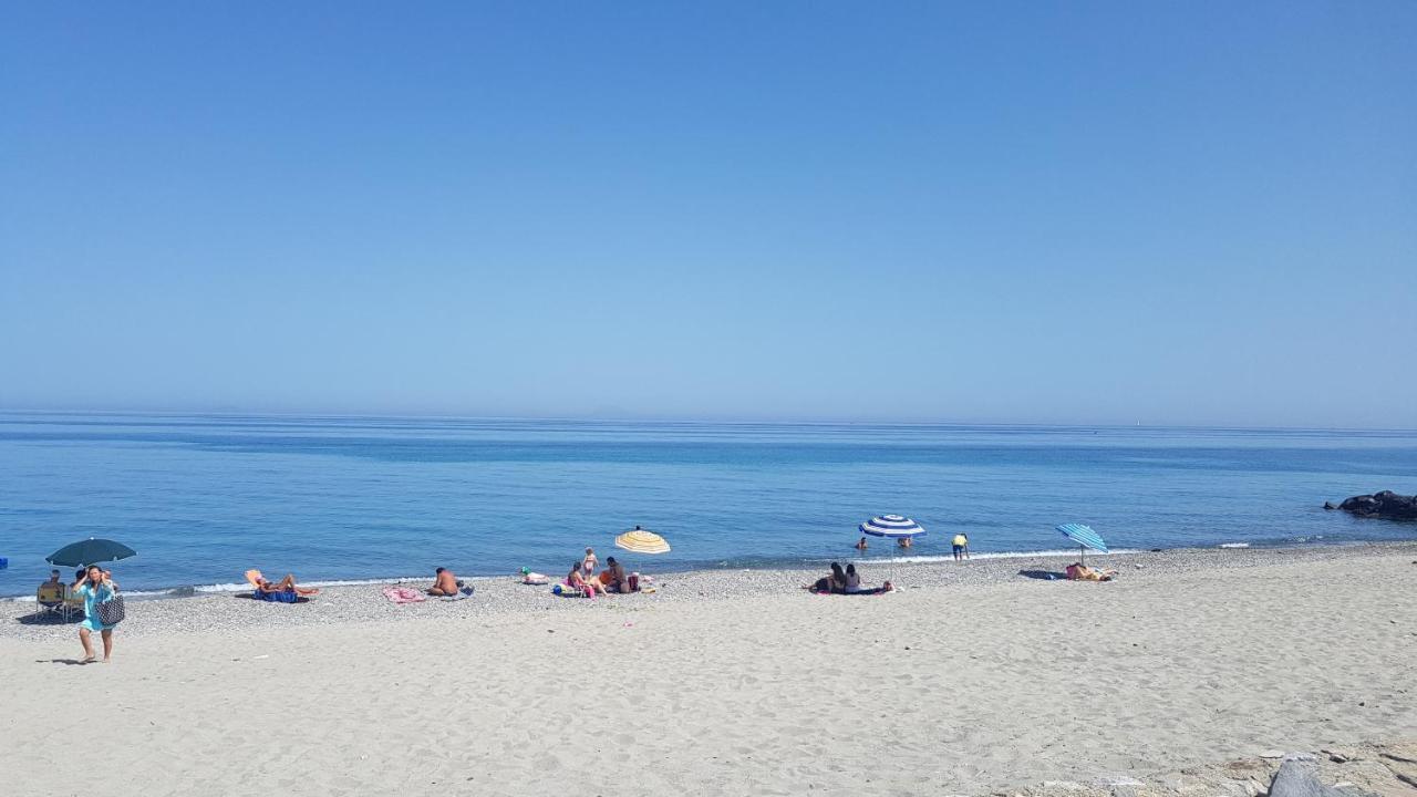 Appartamenti Vacanze Villa Meo Villafranca Tirrena Exterior foto