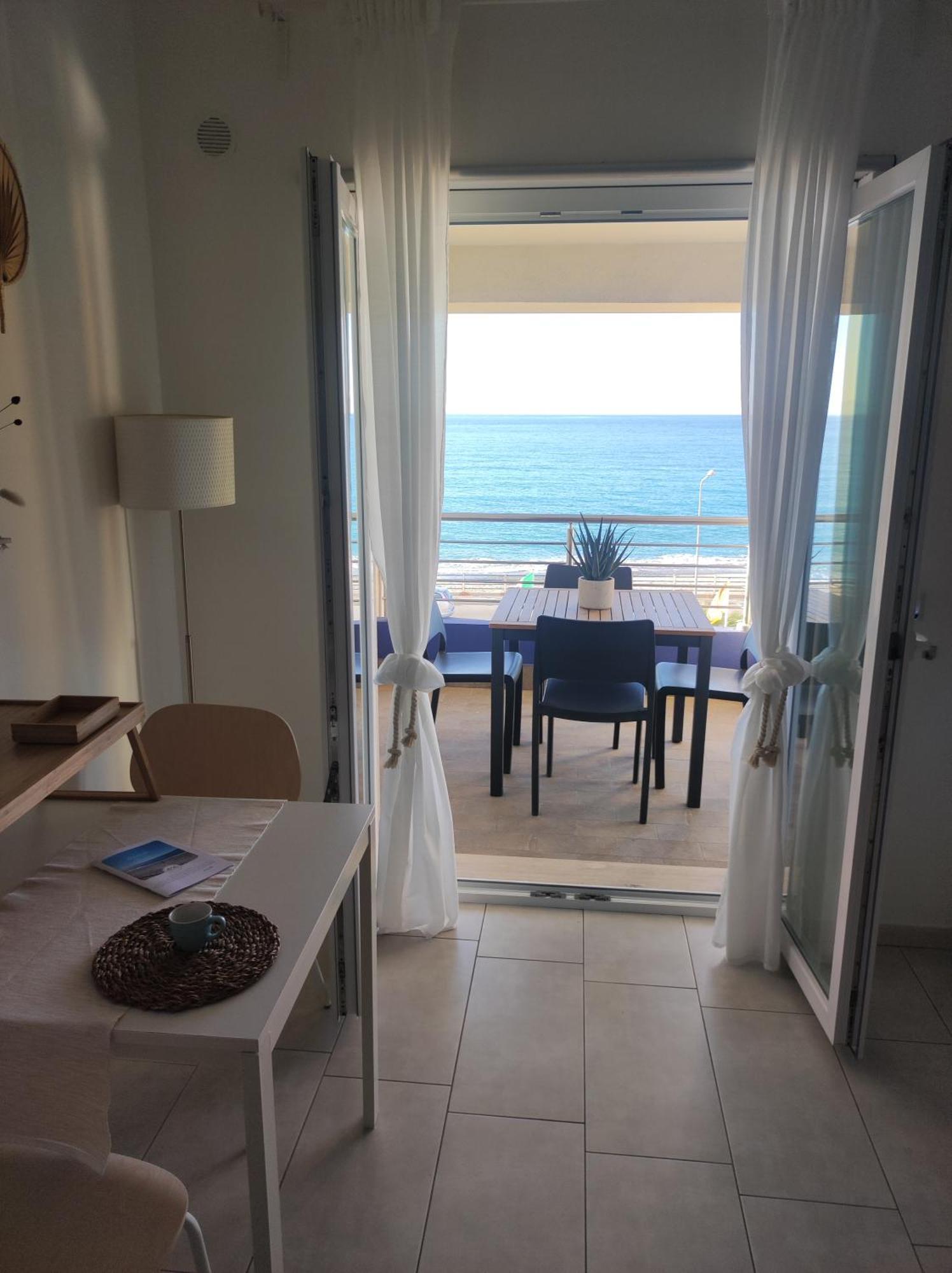 Appartamenti Vacanze Villa Meo Villafranca Tirrena Zimmer foto