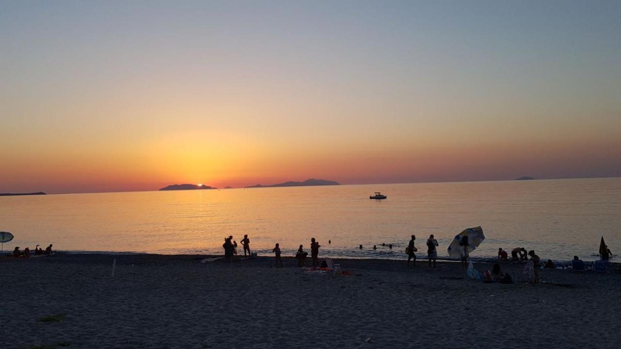 Appartamenti Vacanze Villa Meo Villafranca Tirrena Zimmer foto